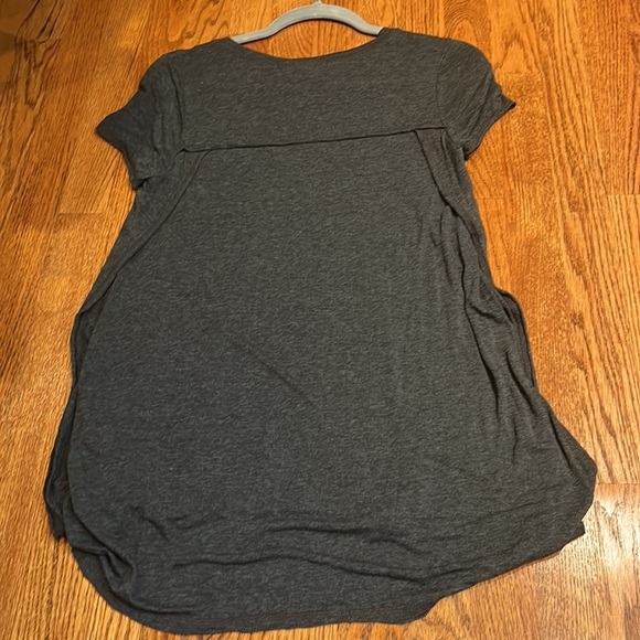 Jessica Simpson Woman’s Grey T-Shirt With Side Slits Size S - Picture 3 of 5